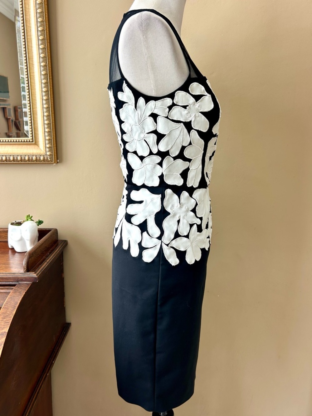 Sachin + Babi Black and White Floral Embroidered Sheath Cocktail Dress Size 8 - Picture 8 of 10